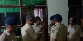 ਚੰਡੀਗੜ੍ਹ : ਪਤੀ ਨੇ ਪਤਨੀ ਦਾ ਗਲ਼ਾ ਵੱਢਣ ਪਿੱਛੋਂ ਧੀ ਨੂੰ ਗਲ਼ਾ ਘੁੱਟ ਕੇ ਮਾਰਿਆ, ਫਿਰ ਆਪ ਵੀ ਲੈ ਲਿਆ ਫਾਹਾ