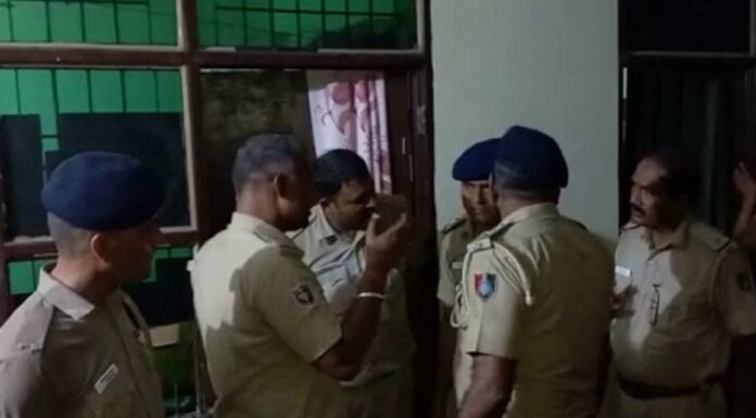 ਚੰਡੀਗੜ੍ਹ : ਪਤੀ ਨੇ ਪਤਨੀ ਦਾ ਗਲ਼ਾ ਵੱਢਣ ਪਿੱਛੋਂ ਧੀ ਨੂੰ ਗਲ਼ਾ ਘੁੱਟ ਕੇ ਮਾਰਿਆ, ਫਿਰ ਆਪ ਵੀ ਲੈ ਲਿਆ ਫਾਹਾ