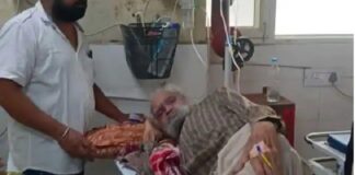 ਮੋਹਾਲੀ : ਪੁੱਤ ਦੀ ਲਾਸ਼ ਕੋਲ 4 ਦਿਨਾਂ ਤੱਕ ਬੇਹੋਸ਼ ਪਿਆ ਰਿਹਾ 82 ਸਾਲਾ ਬਜ਼ੁਰਗ, ਬਦਬੂ ਆਉਣ ‘ਤੇ ਗੁਆਂਢੀਆਂ ਨੇ ਪੁਲਿਸ ਨੂੰ ਦਿੱਤੀ ਸੂਚਨਾ