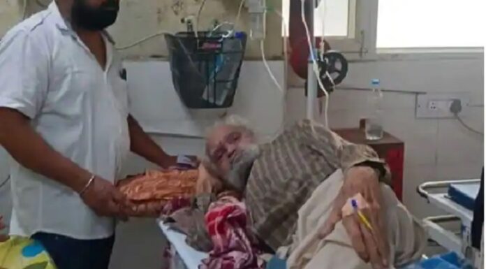 ਮੋਹਾਲੀ : ਪੁੱਤ ਦੀ ਲਾਸ਼ ਕੋਲ 4 ਦਿਨਾਂ ਤੱਕ ਬੇਹੋਸ਼ ਪਿਆ ਰਿਹਾ 82 ਸਾਲਾ ਬਜ਼ੁਰਗ, ਬਦਬੂ ਆਉਣ ‘ਤੇ ਗੁਆਂਢੀਆਂ ਨੇ ਪੁਲਿਸ ਨੂੰ ਦਿੱਤੀ ਸੂਚਨਾ