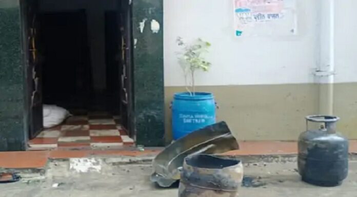 ਲੁਧਿਆਣਾ : ਤੀਜੀ ਮੰਜ਼ਿਲ ‘ਤੇ ਘਰ ਵਿਚ ਫਟੇ ਦੋ ਸਿਲੰਡਰ, ਕਮਰੇ ਦੀ ਉੱਡੀ ਛੱਤ, ਦਹਿਸ਼ਤ ‘ਚ ਲੋਕ