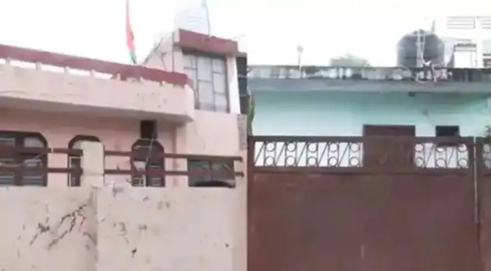 ਜੰਮੂ-ਕਸ਼ਮੀਰ ‘ਚ ਇਕ ਘਰ ‘ਚੋਂ 6 ਲਾਸ਼ਾਂ ਮਿਲਣ ਤੋਂ ਬਾਅਦ ਫੈਲੀ ਸਨਸਨੀ, ਮਰਨ ਵਾਲਿਆਂ ‘ਚ ਔਰਤਾਂ ਤੇ ਬੱਚੇ ਵੀ ਸ਼ਾਮਲ