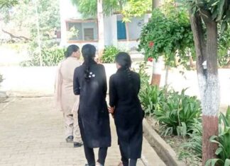 ਇਸ਼ਕ ‘ਚ ਅੰਨ੍ਹੀਆਂ ਘਰੋਂ ਭੱਜੀਆਂ, ਚੜ੍ਹੀਆਂ ਪੁਲਿਸ ਹੱਥੇ, ਬੋਲੀਆਂ; ਸਾਡਾ ਵਿਆਹ ਕਰਵਾਓ…