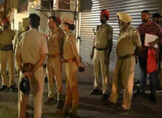 ਮੁੱਖ ਮੰਤਰੀ ਦੀ ਸ਼ਹਿਰ ‘ਚ ਮੌਜੂਦਗੀ ਦੇ ਬਾਵਜੂਦ ਬਾਜ਼ਾਰ ਜਾ ਰਹੇ ਨੌਜਵਾਨਾਂ ‘ਤੇ ਕਾਰ ਸਵਾਰਾਂ ਨੇ ਚਲਾਈਆਂ ਤਾਬੜਤੋੜ ਗੋਲ਼ੀਆਂ, 2 ਗੰਭੀਰ ਜ਼ਖਮੀ