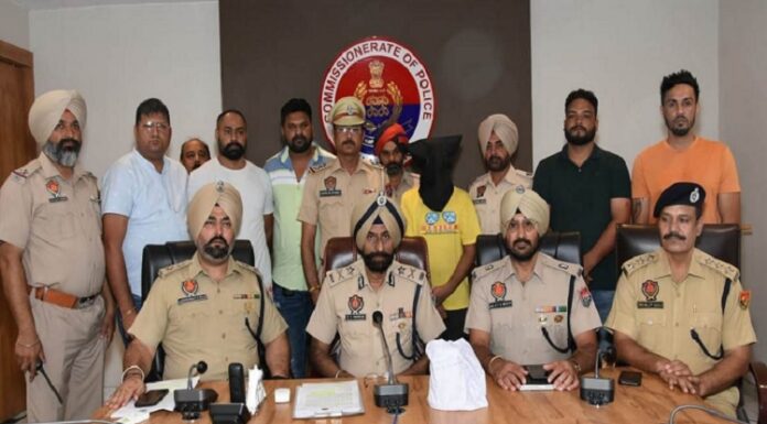 ਜਲੰਧਰ ਦੇ ਦੋਆਬਾ ਚੌਕ ਤੋਂ ਨਸ਼ਾ ਸਮੱਗਲਰ ਕੋਲੋਂ 1 ਕਿੱਲੋ ਹੈਰੋਇਨ ਬਰਾਮਦ, ਲੱਕ ਨਾਲ ਬੰਨ੍ਹੀ ਹੋਈ ਸੀ ਹੈਰੋਇਨ ਦੀ ਖੇਪ