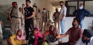 ਜਲੰਧਰ : ਹੈਲਥ ਸੈਂਟਰ ’ਚ ਖੂਨ ਦੀਆਂ ਉਲਟੀਆਂ ਆਉਣ ਨਾਲ ਵਿਅਕਤੀ ਜਮੀਨ ’ਤੇ ਡਿਗਿਆ, ਸਟਾਫ ਨੇ ਨਹੀਂ ਚੁੱਕਿਆ, ਗੇਟ ’ਤੇ ਤੋੜਿਆ ਦਮ