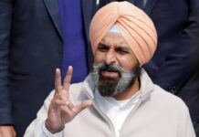 ਖਟਕੜ ਕਲਾਂ : ਮਜੀਠੀਆ ਨੇ ਕਾਂਗਰਸ ‘ਤੇ ਨਿਸ਼ਾਨਾ ਸਾਧਦਿਆਂ ਕਿਹਾ- ‘2 ਡੀ.ਜੀ.ਪੀ., 4 ਏ.ਡੀ.ਜੀ.ਪੀ ਬਦਲੇ, ਝੂਠਾ ਪਰਚਾ ਕਰਾਉਣ ਲਈ, ਇਸ ਤਰ੍ਹਾਂ ਦੀ ਸਿਆਸਤ ਤੋਂ ਪੰਜਾਬ ਨੂੰ ਕੀ ਮਿਲਿਆ?