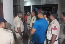 ਪਤਨੀ ਦੀ ਫੇਸਬੁੱਕ ਚੈਟ ਤੋਂ ਤੰਗ ਆ ਕੇ ਪਤੀ ਨੇ ਚਾਕੂ ਨਾਲ ਮਾਰੀ ਪਤਨੀ ਤੇ 3 ਸਾਲ ਦੀ ਬੇਟੀ, ਆਪ ਵੀ ਕਰ ਲਈ ਖੁਦਕੁਸ਼ੀ