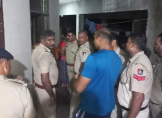 ਪਤਨੀ ਦੀ ਫੇਸਬੁੱਕ ਚੈਟ ਤੋਂ ਤੰਗ ਆ ਕੇ ਪਤੀ ਨੇ ਚਾਕੂ ਨਾਲ ਮਾਰੀ ਪਤਨੀ ਤੇ 3 ਸਾਲ ਦੀ ਬੇਟੀ, ਆਪ ਵੀ ਕਰ ਲਈ ਖੁਦਕੁਸ਼ੀ