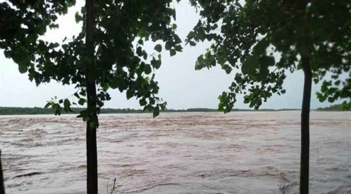 ਗੁਰਦਾਸਪੁਰ ‘ਚ ਹੜ੍ਹ ਨੂੰ ਲੈ ਕੇ ਅਲਰਟ, ਰਾਵੀ ਦਰਿਆ ‘ਚ ਪਾਣੀ ਛੱਡਣ ਦੀ ਤਿਆਰੀ, ਦਰਿਆ ਦੇ ਕੰਢੇ ਰਹਿਣ ਵਾਲੇ ਲੋਕਾਂ ਨੂੰ ਸੁਰੱਖਿਅਤ ਥਾਵਾਂ ‘ਤੇ ਪਹੁੰਚਾਉਣ ਦੇ ਹੁਕਮ