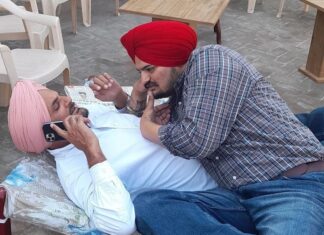 ਸਿੱਧੂ ਮੂਸੇਵਾਲਾ ਦੇ ਪਿਤਾ ਨੇ ਕਿਹਾ- ਲਾਰੈਂਸ 1 ਲੱਖ ਦੇ ਬੂਟ ਪਾ ਕੇ ਅਦਾਲਤ ‘ਚ ਆਇਆ, ਸਾਡਾ ਸਿੱਧੂ 100 ਰੁਪਏ ਦੀਆਂ ਚੱਪਲਾਂ ਪਾਉਂਦਾ ਸੀ