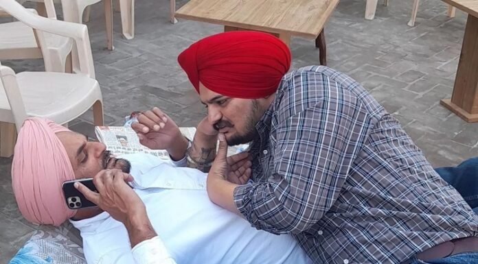 ਸਿੱਧੂ ਮੂਸੇਵਾਲਾ ਦੇ ਪਿਤਾ ਨੇ ਕਿਹਾ- ਲਾਰੈਂਸ 1 ਲੱਖ ਦੇ ਬੂਟ ਪਾ ਕੇ ਅਦਾਲਤ ‘ਚ ਆਇਆ, ਸਾਡਾ ਸਿੱਧੂ 100 ਰੁਪਏ ਦੀਆਂ ਚੱਪਲਾਂ ਪਾਉਂਦਾ ਸੀ