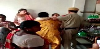 ਲੁਧਿਆਣਾ : ਸਕੂਲ ਨੇੜੇ ਠੇਕਾ ਖੁੱਲ੍ਹਣ ‘ਤੇ ਭੜਕੀਆਂ ਔਰਤਾਂ, ਪੁਲਿਸ ਸਾਹਮਣੇ ਬਾਹਰ ਸੁੱਟੀਆਂ ਸ਼ਰਾਬ ਦੀਆਂ ਬੋਤਲਾਂ