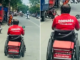 ਵੀਲ੍ਹ ਚੇਅਰ ‘ਤੇ zomato ਲਈ ਖਾਣਾ ਡਿਲੀਵਰ ਕਰਦਾ ਹੈ ਇਹ ਵਿਅਕਤੀ, ਲੋਕ ਵੀਡੀਓ ਦੇਖ ਹੋ ਰਹੇ ਭਾਵੁਕ