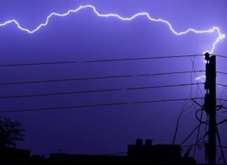 ਕੁਦਰਤ ਦਾ ਕਹਿਰ : ਆਸਮਾਨੀ ਬਿਜਲੀ ਨੇ ਇਕ ਦਿਨ ‘ਚ ਲੈ ਲਈਆਂ 23 ਜਾਨਾਂ, 8 ਛੋਟੇ ਬੱਚਿਆਂ ਨੇ ਵੀ ਗੁਆਈ ਜਾਨ