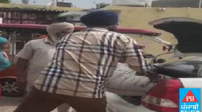 ਤਰਨਤਾਰਨ : 8 ਲੱਖ ਦੀ ਟੋਇਟਾ ‘ਚ ਸਸਤੀ ਕਣਕ ਲੈਣ ਪੁੱਜਾ ਪੰਚਾਇਤ ਮੈਂਬਰ, ਹੁਸ਼ਿਆਰਪੁਰ ‘ਚ ਵੀ ਇਕ ਬੰਦਾ ਮਰਸਡੀਜ਼ ‘ਚ ਆਇਆ ਸੀ 2 ਰੁਪਏ ਕਿਲੋ ਵਾਲੀ ਕਣਕ ਲੈਣ