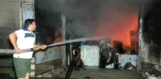 ਅੰਮ੍ਰਿਤਸਰ : ਇਲੈਕਟ੍ਰੋਨਿਕਸ ਗੋਦਾਮ ‘ਚ ਲੱਗੀ ਭਿਆਨਕ ਅੱਗ, ਫਾਇਰ ਬ੍ਰਿਗੇਡ ਦੀ ਦੇਰੀ ਕਾਰਨ ਲੱਖਾਂ ਦਾ ਨੁਕਸਾਨ