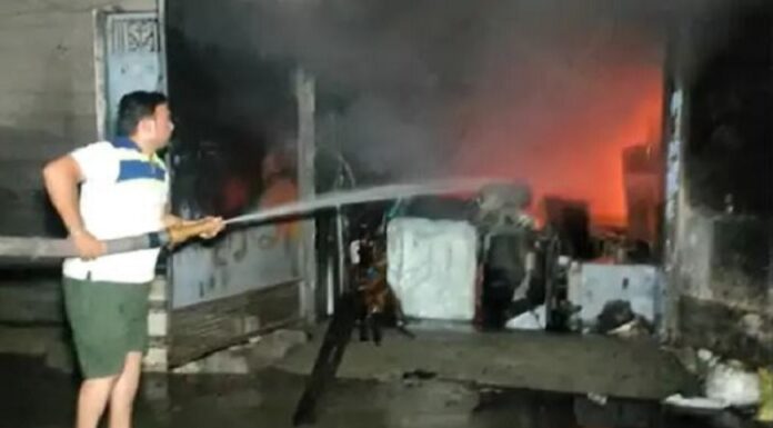 ਅੰਮ੍ਰਿਤਸਰ : ਇਲੈਕਟ੍ਰੋਨਿਕਸ ਗੋਦਾਮ ‘ਚ ਲੱਗੀ ਭਿਆਨਕ ਅੱਗ, ਫਾਇਰ ਬ੍ਰਿਗੇਡ ਦੀ ਦੇਰੀ ਕਾਰਨ ਲੱਖਾਂ ਦਾ ਨੁਕਸਾਨ