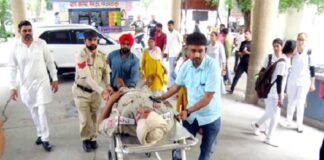 ਜਲੰਧਰ : ਟ੍ਰਿਪਲ ਸਵਾਰ ਨੌਜਵਾਨਾਂ ਨੇ ਚਲਾਨ ਤੋਂ ਬਚਣ ਦੀ ਕੋਸ਼ਿਸ਼ ਕਰਦਿਆਂ ASI ‘ਤੇ ਚਾੜ੍ਹ’ਤਾ ਮੋਟਰਸਾਈਕਲ