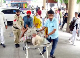 ਜਲੰਧਰ : ਟ੍ਰਿਪਲ ਸਵਾਰ ਨੌਜਵਾਨਾਂ ਨੇ ਚਲਾਨ ਤੋਂ ਬਚਣ ਦੀ ਕੋਸ਼ਿਸ਼ ਕਰਦਿਆਂ ASI ‘ਤੇ ਚਾੜ੍ਹ’ਤਾ ਮੋਟਰਸਾਈਕਲ