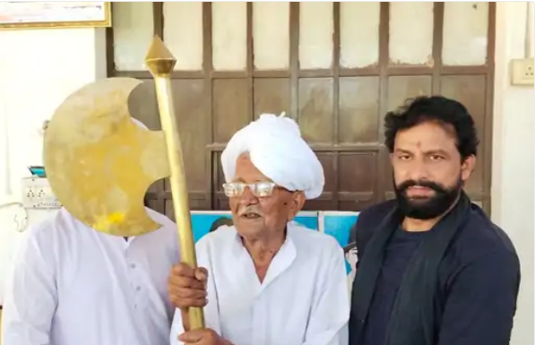 102 ਸਾਲਾ ਬਜ਼ੁਰਗ ਨੂੰ ਮ੍ਰਿਤਕ ਐਲਾਨ ਕੇ ਕੱਟੀ ਪੈਨਸ਼ਨ, ਪੜ੍ਹੋ ਫਿਰ ਬਜ਼ੁਰਗ ਕੀ ਬੋਲਿਆ