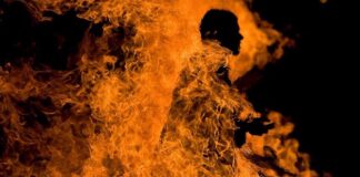 ਦਰਿੰਦਗੀ ਦੀ ਹੱਦ : ਨਬਾਲਗ ਬੇਟੇ ਨੇ ਨਹੀਂ ਕੀਤਾ ਹੋਮਵਰਕ ਤਾਂ ਪਿਤਾ ਨੇ ਮਿੱਟੀ ਦਾ ਤੇਲ ਪਾ ਕੇ ਜ਼ਿੰਦਾ ਸਾੜਿਆ