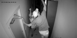 ਲੁਧਿਆਣਾ : ਮੋਬਾਈਲਾਂ ਦੀ ਦੁਕਾਨ ‘ਚੋਂ ਚੋਰ 26 ਮੋਬਾਈਲ ਲੈ ਕੇ ਫਰਾਰ, ਘਟਨਾ ਸੀਸੀਟੀਵੀ ‘ਚ ਕੈਦ