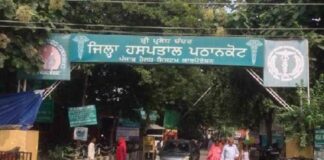 ਫਿਰ ਵਿਵਾਦਾਂ ‘ਚ ਪਠਾਨਕੋਟ ਦਾ ਸਿਵਲ ਹਸਪਤਾਲ, ਮਹਿਲਾ ਨੇ ਲੇਬਰ ਰੂਮ ਦੇ ਬਾਹਰ ਫਰਸ਼ ‘ਤੇ ਦਿੱਤਾ ਬੱਚੇ ਨੂੰ ਜਨਮ