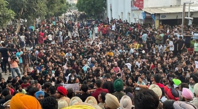 CU ਵੀਡੀਓ ਮਾਮਲਾ : 2 ਨੌਜਵਾਨਾਂ ਦੀ ਗ੍ਰਿਫ਼ਤਾਰੀ ਮਗਰੋਂ ਧਰਨਾ ਖਤਮ, ਗ੍ਰਿਫਤਾਰ ਨੌਜਵਾਨਾਂ ਤੋਂ ਅੱਜ ਹੋਵੇਗੀ ਪੁੱਛਗਿੱਛ