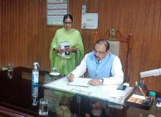 ਪਬਲਿਕ ਡੀਸੀ ਵਜੋਂ ਜਾਣੇ ਜਾਂਦੇ 2004 ਬੈਚ ਦੇ ਆਈਏਐਸ ਅਧਿਕਾਰੀ ਚੰਦਰ ਗੈਂਦ ਫਰੀਦਕੋਟ ਡਿਵੀਜ਼ਨ ਦੇ ਨਵੇਂ ਕਮਿਸ਼ਨਰ ਬਣੇ