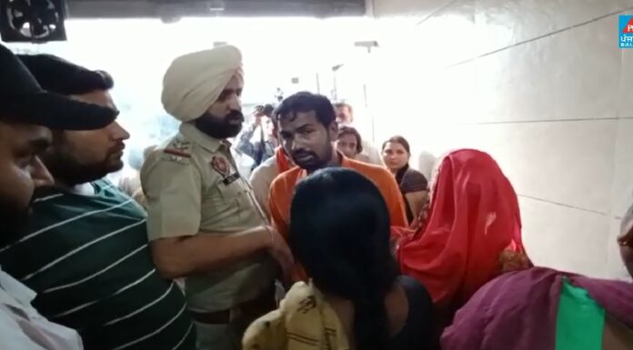 ਡਾਕਟਰ ਵਲੋਂ ਟੀਕਾ ਲਗਾਉਣ ‘ਤੇ ਬੱਚੀ ਦੀ ਮੌਤ, ਪਰਿਵਾਰਕ ਮੈਂਬਰਾਂ ਨੇ ਗਲਤ ਟੀਕਾ ਲਾਉਣ ਦਾ ਦੋਸ਼ ਲਾ ਕੇ ਕਲੀਨਿਕ ਦੇ ਬਾਹਰ ਕੀਤਾ ਹੰਗਾਮਾ