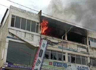 ਚੰਡੀਗੜ੍ਹ : ਫਰਨੀਚਰ ਮਾਰਕੀਟ ‘ਚ ਬਣੇ ਸ਼ੋਅਰੂਮ ਨੂੰ ਲੱਗੀ ਭਿਆਨਕ ਅੱਗ, ਲੱਖਾਂ ਦਾ ਸਾਮਾਨ ਸੜ ਕੇ ਸੁਆਹ