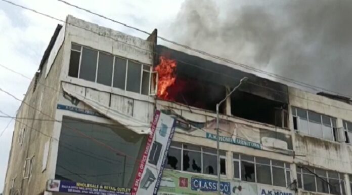 ਚੰਡੀਗੜ੍ਹ : ਫਰਨੀਚਰ ਮਾਰਕੀਟ ‘ਚ ਬਣੇ ਸ਼ੋਅਰੂਮ ਨੂੰ ਲੱਗੀ ਭਿਆਨਕ ਅੱਗ, ਲੱਖਾਂ ਦਾ ਸਾਮਾਨ ਸੜ ਕੇ ਸੁਆਹ