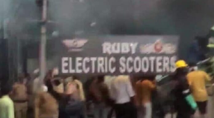 ਵੱਡਾ ਹਾਦਸਾ : ਚਾਰਜਿੰਗ ਦੌਰਾਨ ਇਲੈਕਟ੍ਰਿਕ ਬਾਈਕ ਦੀ ਬੈਟਰੀ ਫਟੀ, ਬਿਲਡਿੰਗ ‘ਚ ਲੱਗੀ ਭਿਆਨਕ ਅੱਗ, ਕਈ ਲੋਕਾਂ ਦੀ ਮੌਤ, ਕਈ ਜ਼ਖਮੀ