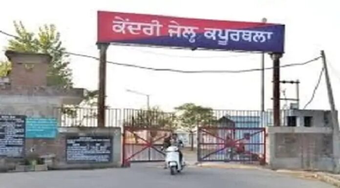 ਕਪੂਰਥਲਾ : ਜੇਲ੍ਹ ‘ਚ ਦੋ ਗੁੱਟ ਭਿੜੇ, ਲੋਹੇ ਦੀਆਂ ਪੱਤੀਆਂ ਨੂੰ ਘਿਸਾ ਕੇ ਬਣਾਏ ਹਥਿਆਰਾਂ ਨਾਲ ਇਕ ਦੂਜੇ ‘ਤੇ ਹਮਲਾ, ਦੋਵੇਂ ਹਵਾਲਾਤੀ ਗੰਭੀਰ ਜਖਮੀ