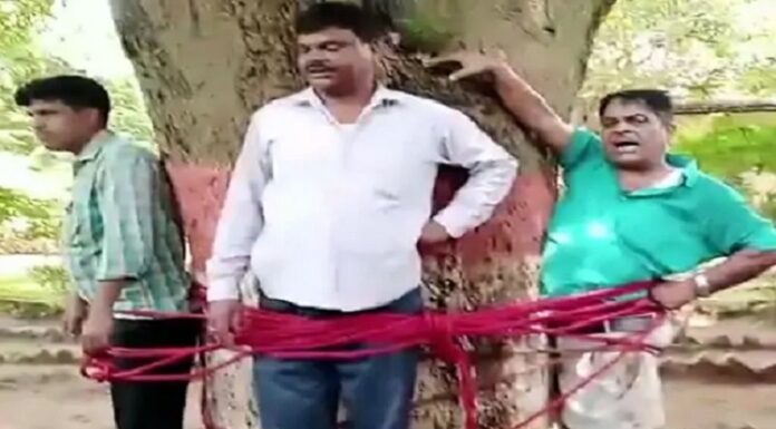 ਘੱਟ ਨੰਬਰ ਆਏ ਤਾਂ ਟੀਚਰ ਨੂੰ ਦਰੱਖਤ ਨਾਲ ਬੰਨ੍ਹ ਕੇ ਕੁੱਟਿਆ, ਪ੍ਰਿੰਸੀਪਲ ਸਣੇ 11 ਵਿਦਿਆਰਥੀਆਂ ‘ਤੇ ਕੇਸ ਦਰਜ