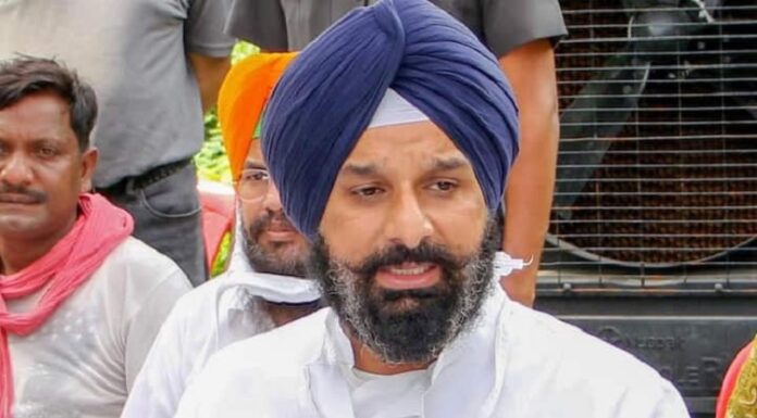 ਮਾਨ ਨੂੰ ਬਦਲਣ ਦੀ ਗੱਲ ਚੱਲ ਰਹੀ ਹੈ ਤੇ ਆਪ ਵਿਧਾਇਕ ਬਿਆਨ ਵੀ ਸੀਐੱਮ ਦੇ ਉਲਟ ਦੇ ਰਹੇ ਹਨ, ਲੱਗਦਾ ਆਪ ‘ਚ ‘ਆਲ ਇਜ਼ ਨਾਟ ਵੈੱਲ’ : ਮਜੀਠੀਆ