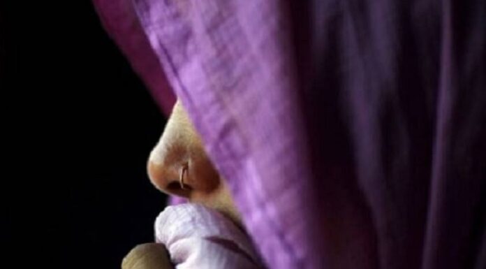 ਅੰਮ੍ਰਿਤਸਰ : ਬਜੁਰਗ ਮਹਿਲਾ ਨੇ ਨਸ਼ਾ ਵੇਚਣ ਤੋਂ ਮਨ੍ਹਾਂ ਕੀਤਾ ਤਾਂ ਮਕਾਨ ਮਾਲਕਣ ਨੇ ਬਜੁਰਗ ਨੂੰ ਨੰਗਾ ਕਰਕੇ ਘਰੋਂ ਕੱਢਿਆ