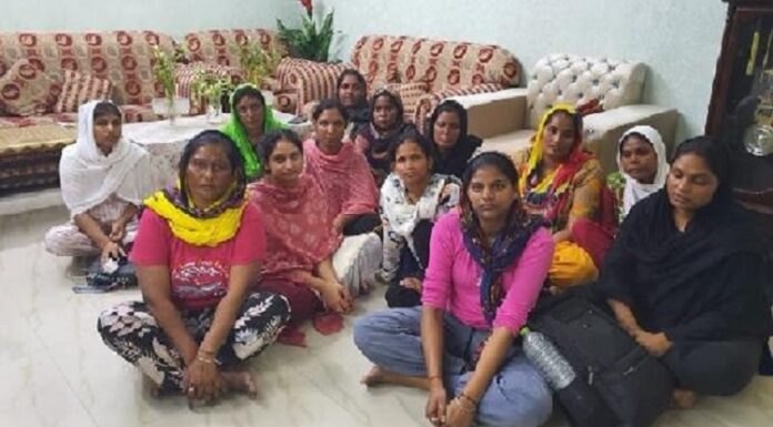 ਓਮਾਨ : ਏਜੰਟਾਂ ਨੇ ਵੇਚੀਆਂ ਪੰਜਾਬੀ ਕੁੜੀਆਂ,ਕਈਆਂ ਨਾਲ ਹੋਇਆ ਰੇਪ, ਭਾਰਤੀ ਦੂਤਾਵਾਸ ਨੇ ਵੀ ਵਾਪਸੀ ਲਈ ਮੰਗੇ 1.2 ਲੱਖ