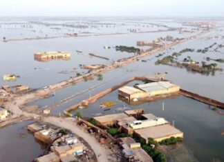 ਹੜ੍ਹ ਨਾਲ ਸਮੰਦਰ ਬਣਿਆ PAK, 1200 ਮੌਤਾਂ, ਫੈਲੀ ਭੁਖਮਰੀ, ਹਿੰਦੂਆਂ ਨੇ ਪੀੜਤਾਂ ਲਈ ਖੋਲ੍ਹੇ ਮੰਦਰਾਂ ਦੇ ਬੂਹੇ