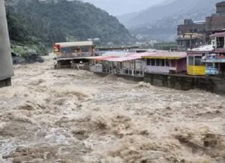 ਅੱਧੇ ਪਾਕਿਸਤਾਨ ‘ਚ ਹੜ੍ਹ ਨਾਲ ਤਬਾਹੀ, ਸੈਂਕੜੇ ਬੱਚਿਆਂ ਸਣੇ 1000 ਮੌਤਾਂ, 3 ਕਰੋੜ ਲੋਕ ਬੇਘਰ