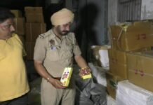 ਲੁਧਿਆਣਾ : ਨਮਕ ਮੰਡੀ ‘ਚ ਵੱਡੀ ਮਾਤਰਾ ‘ਚ ਨਜਾਇਜ਼ ਤੌਰ ‘ਤੇ ਤਰਪਾਲ ਪਾ ਕੇ ਰੱਖੇ ਪਟਾਕੇ ਬਰਾਮਦ