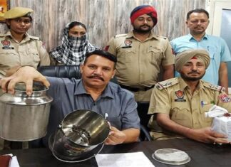 ਜਲੰਧਰ : ਦੇਸੀ ਘਿਓ ਵਾਲੇ ਡੋਲੂ ‘ਚ ਔਰਤ ਵੇਚਦੀ ਸੀ ਅਫੀਮ, ਫੜ੍ਹੀ ਗਈ ਤਾਂ ਨਸ਼ੇ ਦੇ 7 ਪੁਰਾਣੇ ਪਰਚਿਆਂ ਦਾ ਵੀ ਹੋਇਆ ਖੁਲਾਸਾ