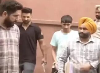 ਅੱਤਵਾਦੀ ਲਖਬੀਰ ਤੇ ਰਿੰਦਾ ਦੇ ਦੋ ਨੇੜਲੇ ਸਾਥੀ ਗ੍ਰਿਫਤਾਰ : ਸਤਨਾਮ ਤੇ ਯੁਵਰਾਜ ਤੋਂ ਏਕੇ-56 ਰਾਈਫਲ ਵੀ ਬਰਾਮਦ ; ਅੰਮ੍ਰਿਤਸਰ IED ਤੇ ਮੋਹਾਲੀ ਬਲਾਸਟ ਨਾਲ ਜੁੜੇ ਤਾਰ