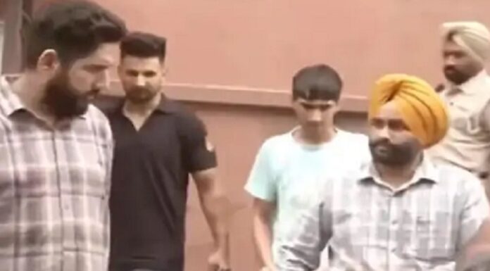 ਅੱਤਵਾਦੀ ਲਖਬੀਰ ਤੇ ਰਿੰਦਾ ਦੇ ਦੋ ਨੇੜਲੇ ਸਾਥੀ ਗ੍ਰਿਫਤਾਰ : ਸਤਨਾਮ ਤੇ ਯੁਵਰਾਜ ਤੋਂ ਏਕੇ-56 ਰਾਈਫਲ ਵੀ ਬਰਾਮਦ ; ਅੰਮ੍ਰਿਤਸਰ IED ਤੇ ਮੋਹਾਲੀ ਬਲਾਸਟ ਨਾਲ ਜੁੜੇ ਤਾਰ