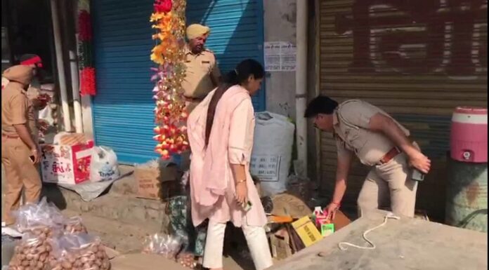 ਖੰਨਾ ‘ਚ ਭੀੜ-ਭਾੜ ਵਾਲੇ ਇਲਾਕਿਆਂ ਚ ਖੋਲ੍ਹੇ ਪਟਾਕਿਆਂ ਦੇ 3 ਗੈਰ ਕਾਨੂੰਨੀ ਗੋਦਾਮ ਸੀਲ