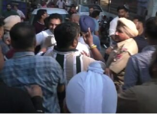 ਜੀ ਖਾਨ ਵਲੋਂ ਮਾਫ਼ੀ ਮੰਗਣ ਨੂੰ ਲੈ ਕੇ ਦੋ ਧਿਰਾਂ ਵਿੱਚ ਹੋਈ ਜਬਰਦਸਤ ਝੜਪ,ਚੱਲੇ ਇਟਾਂ ਰੋੜੇ