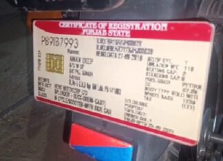 ਟ੍ਰੈਫਿਕ ਪੁਲਿਸ ਤੋਂ ਬਚਣ ਲਈ ਨੌਜਵਾਨ ਨੇ ਕੀਤਾ ਅਨੋਖਾ ਕਾਰਾ : ਮੋਟਰਸਾਈਕਲ ‘ਤੇ ਨੰਬਰ ਪਲੇਟ ਦੀ ਥਾਂ ਲਾ ਦਿੱਤੀ ਆਰ. ਸੀ.