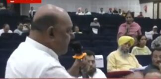 AAP ਵਿਧਾਇਕ ਤੇ ਆਸ਼ੂ ਦੀ ਪਤਨੀ ‘ਚ ਹੋਈ ਤੂੰ-ਤੂੰ ਮੈਂ-ਮੈਂ, ਕੱਚੇ ਮੁਲਾਜ਼ਮਾਂ ਨੂੰ ਪੱਕੇ ਕਰਨ ਦੇ ਮਾਮਲੇ ‘ਚ ਲੱਗੇ ਦੋਸ਼