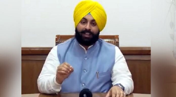 ਹੁਣ ਵਟਸਐਪ ਰਾਹੀਂ ਮਿਲੇਗੀ 2 ਏਕੜ ਤੱਕ ਦੇ ਰਕਬੇ ‘ਚੋਂ 3 ਫੁੱਟ ਤੱਕ ਮਿੱਟੀ ਦੀ ਪੁਟਾਈ ਸਬੰਧੀ ਪ੍ਰਵਾਨਗੀ : ਹਰਜੋਤ ਬੈਂਸ